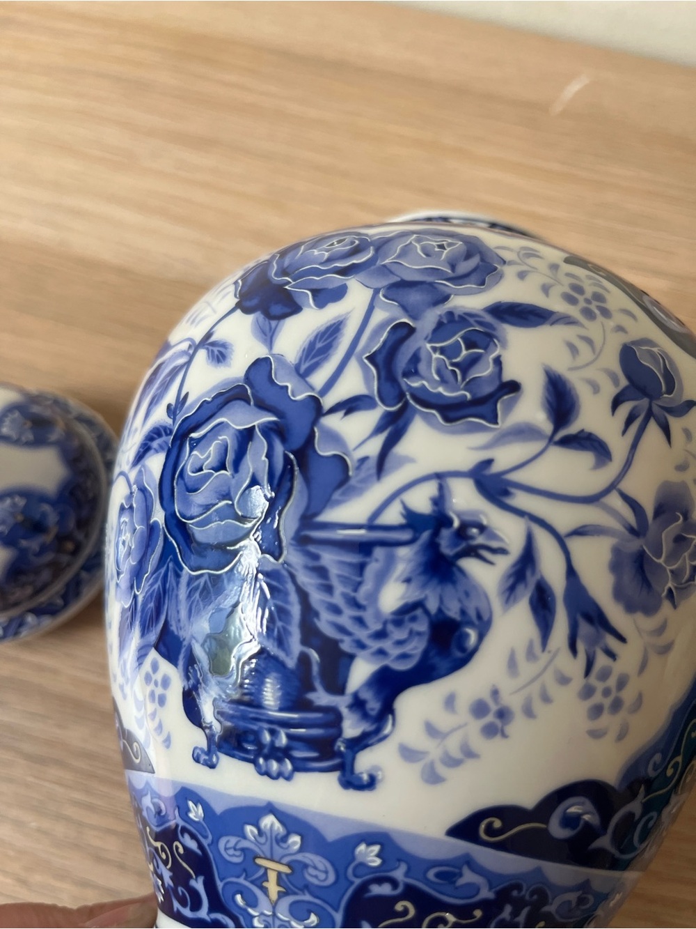 🇯🇵 Handpainted Blue and White Floral Porcelain Ginger Jar with Lid Elegant - Picture 6 of 9